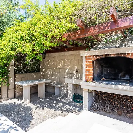Apartament Family-friendly With Swimming Pool Splitska, Brac - 23224