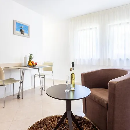 Family Friendly With A Swimming Pool Splitska, Brac - 23224 Appartement *