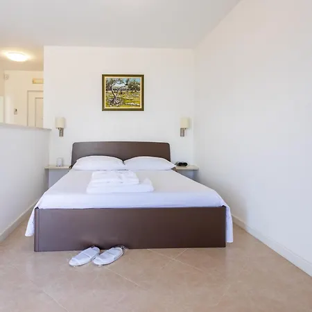 Family Friendly With A Swimming Pool Splitska, Brac - 23224 Appartement *