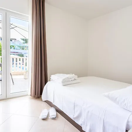 Appartement Family Friendly With A Swimming Pool Splitska, Brac - 23224 *