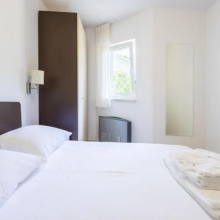 Family Friendly With A Swimming Pool Splitska, Brac - 23224 Appartement