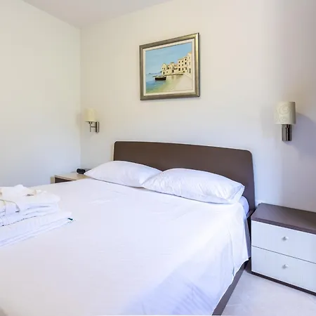 Family Friendly With A Swimming Pool Splitska, Brac - 23224 Appartement *