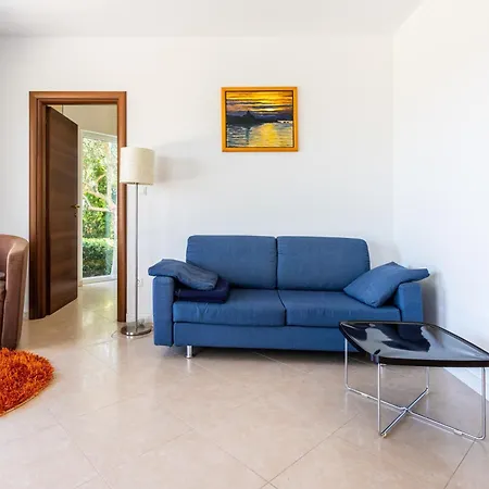 Appartement Family Friendly With A Swimming Pool Splitska, Brac - 23224 *
