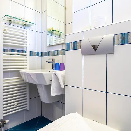 Family Friendly With A Swimming Pool Splitska, Brac - 23224 Appartement Supetar