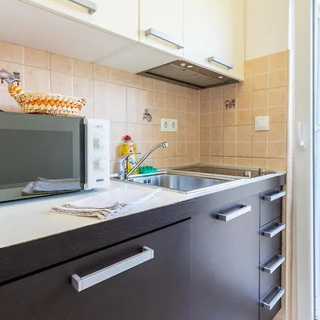 Appartement Family Friendly With A Swimming Pool Splitska, Brac - 23224