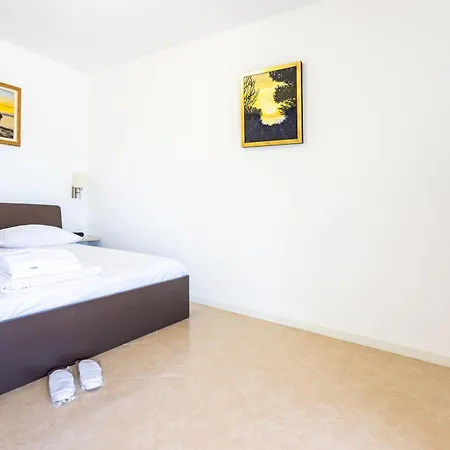 Appartement Family Friendly With A Swimming Pool Splitska, Brac - 23224