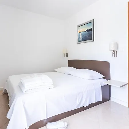 Appartement Family Friendly With A Swimming Pool Splitska, Brac - 23224 *