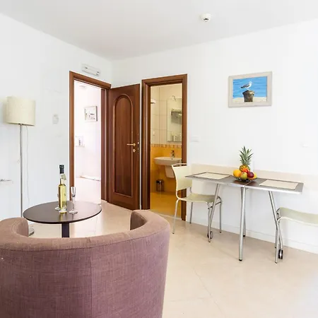 Family Friendly With A Swimming Pool Splitska, Brac - 23224 Appartement Supetar