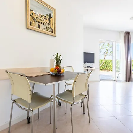 Appartement Family Friendly With A Swimming Pool Splitska, Brac - 23224 Supetar