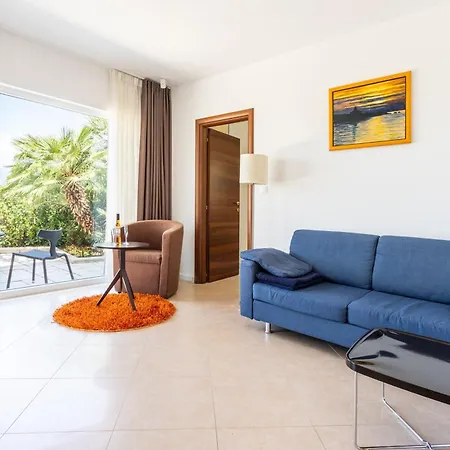 Family Friendly With A Swimming Pool Splitska, Brac - 23224