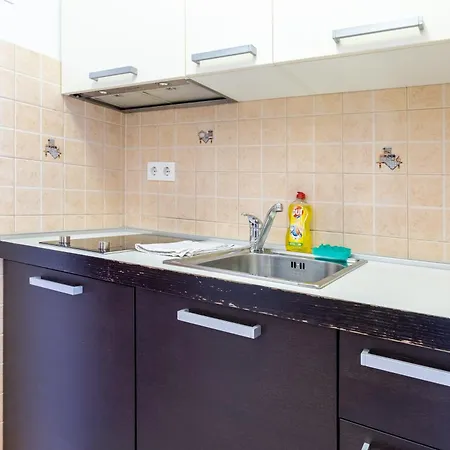 Appartement Family Friendly With A Swimming Pool Splitska, Brac - 23224