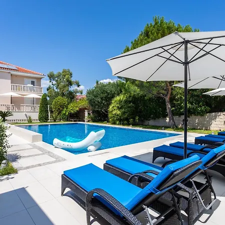 Family Friendly With A Swimming Pool Splitska, Brac - 23224 Appartement Supetar